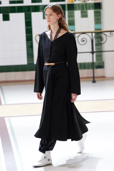 Look 18